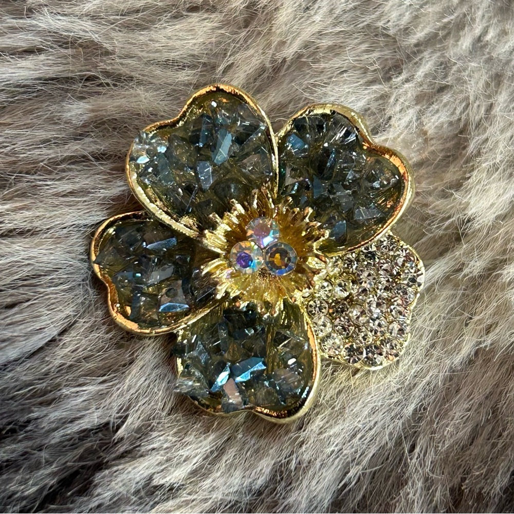 Vintage rough sorcerer stone crystal aurora borealis flower brooch